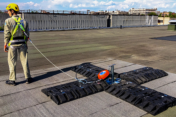 Работа на монтажных горизонтах и плоских кровлях